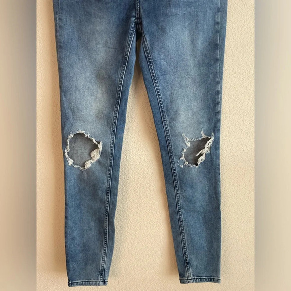 Free People Busted Knee Distressed Dark Wash Women’s Skinny Jeans size 26 NWT - Picture 3 of 9